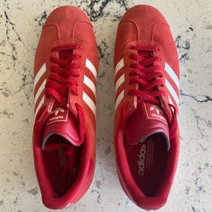 Adidas Die Marke Mit Den 3 Streifen Red Sneakers